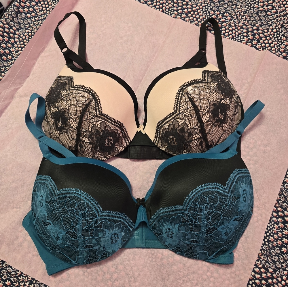 2 Maidenform Love the Lift Push Up, In Lace Plunge Underwire Bras